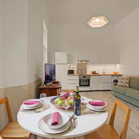 & Relax With Terrace - Happy Apartment