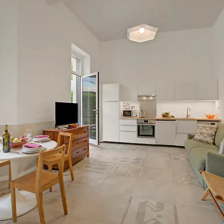 Appartement & Relax - Private Parking And Veranda - Happy